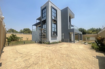 Villa for Sale – Nyakuron West